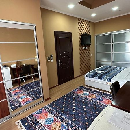Tian-Shan Hotel บิชเคก ภายนอก รูปภาพ