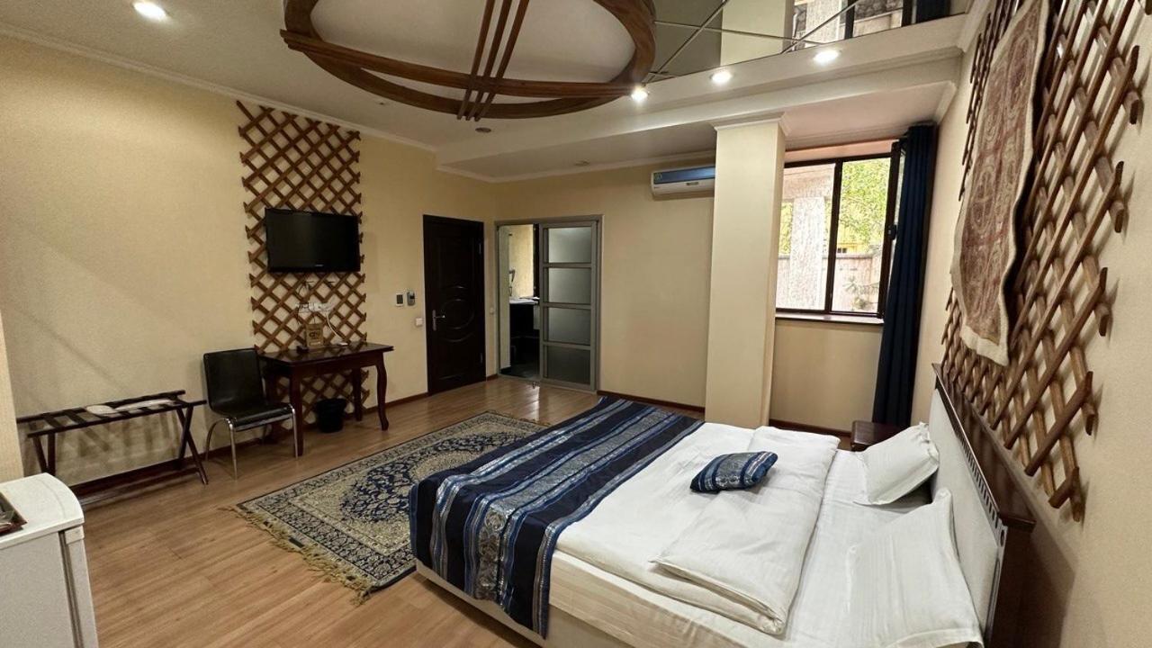 Tian-Shan Hotel บิชเคก ภายนอก รูปภาพ