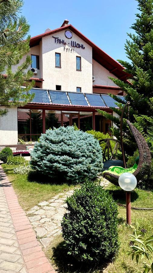 Tian-Shan Hotel บิชเคก ภายนอก รูปภาพ