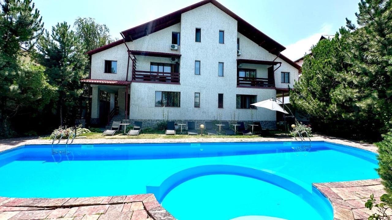 Tian-Shan Hotel บิชเคก ภายนอก รูปภาพ