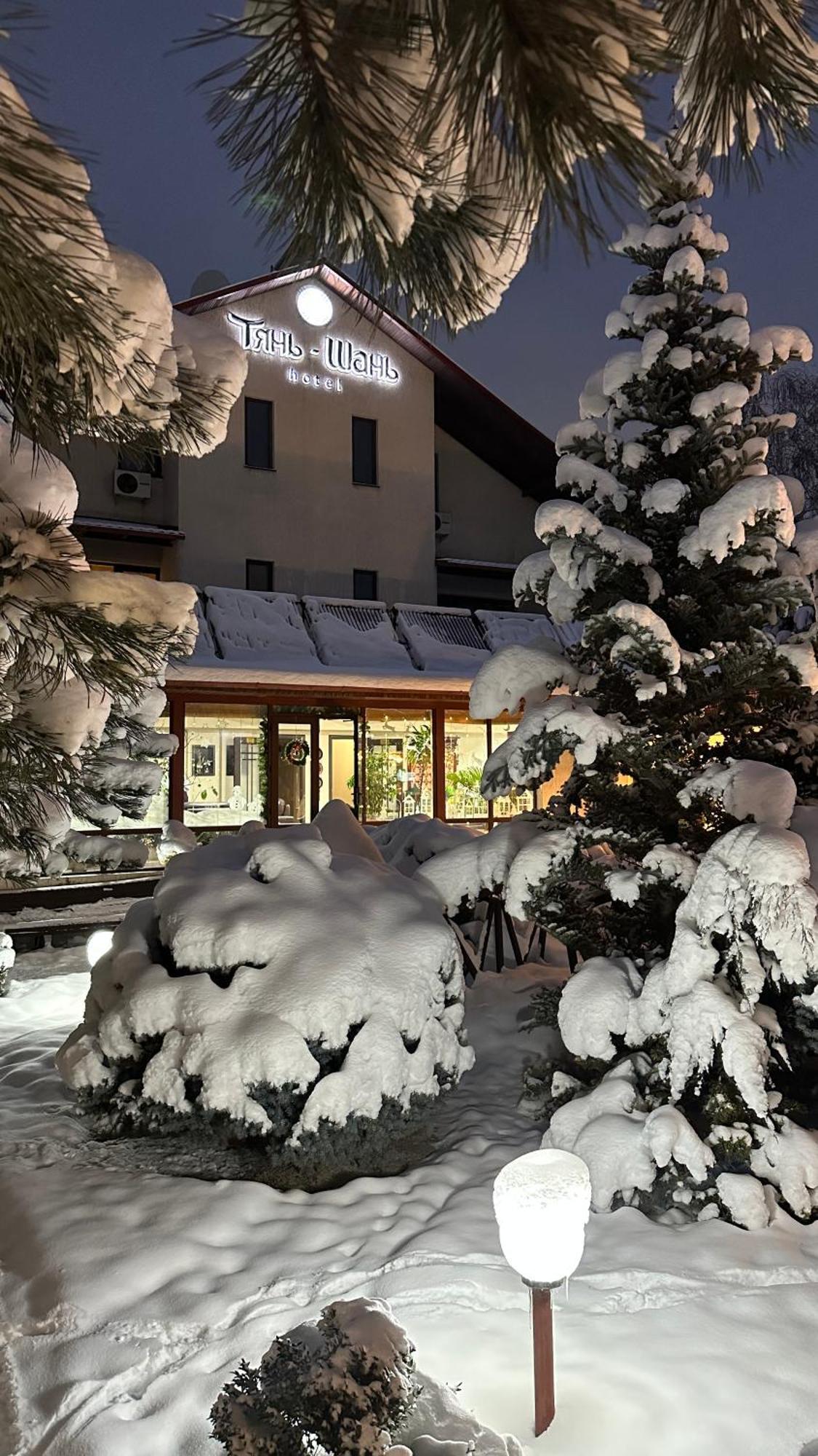 Tian-Shan Hotel บิชเคก ภายนอก รูปภาพ