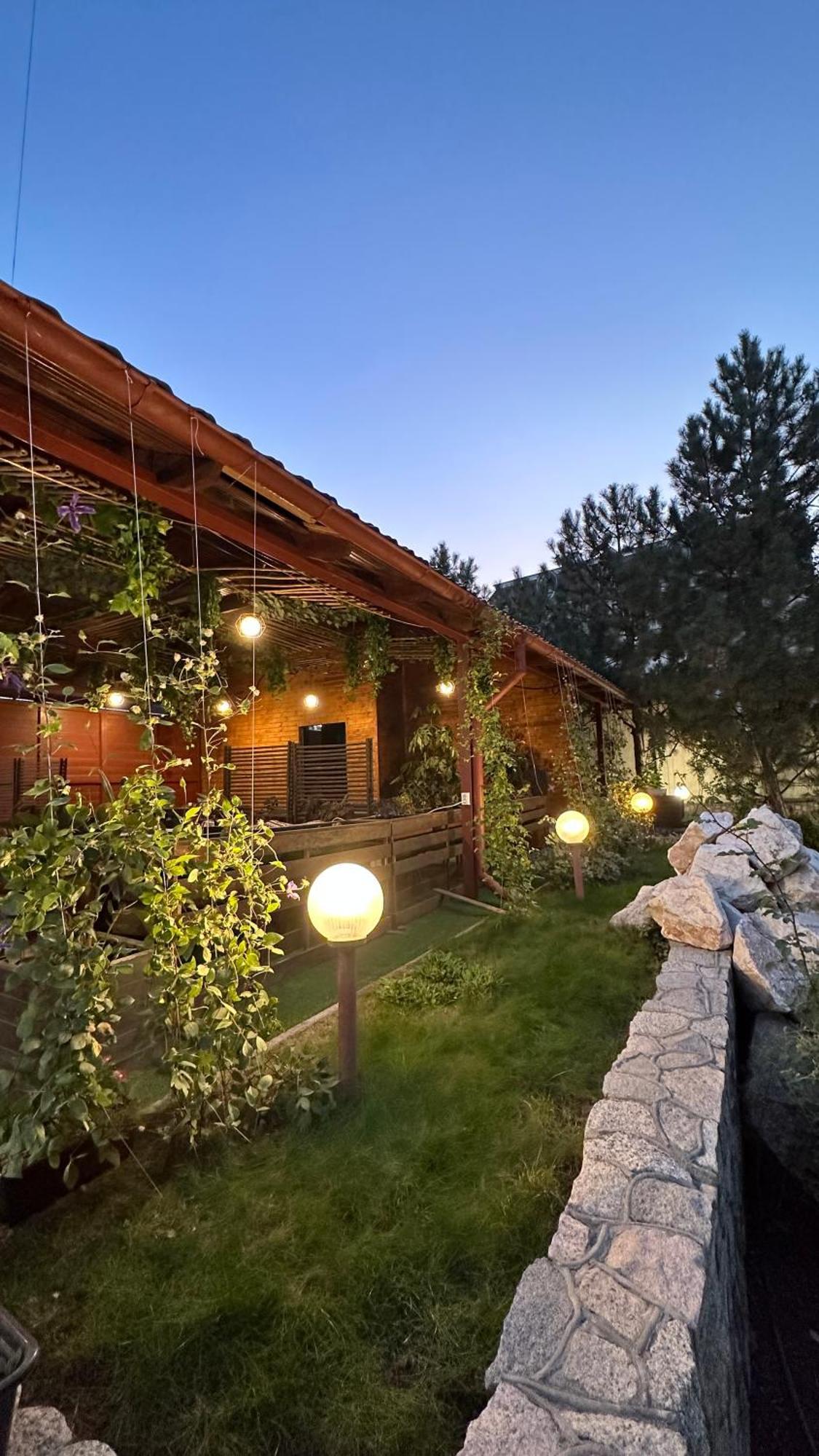 Tian-Shan Hotel บิชเคก ภายนอก รูปภาพ