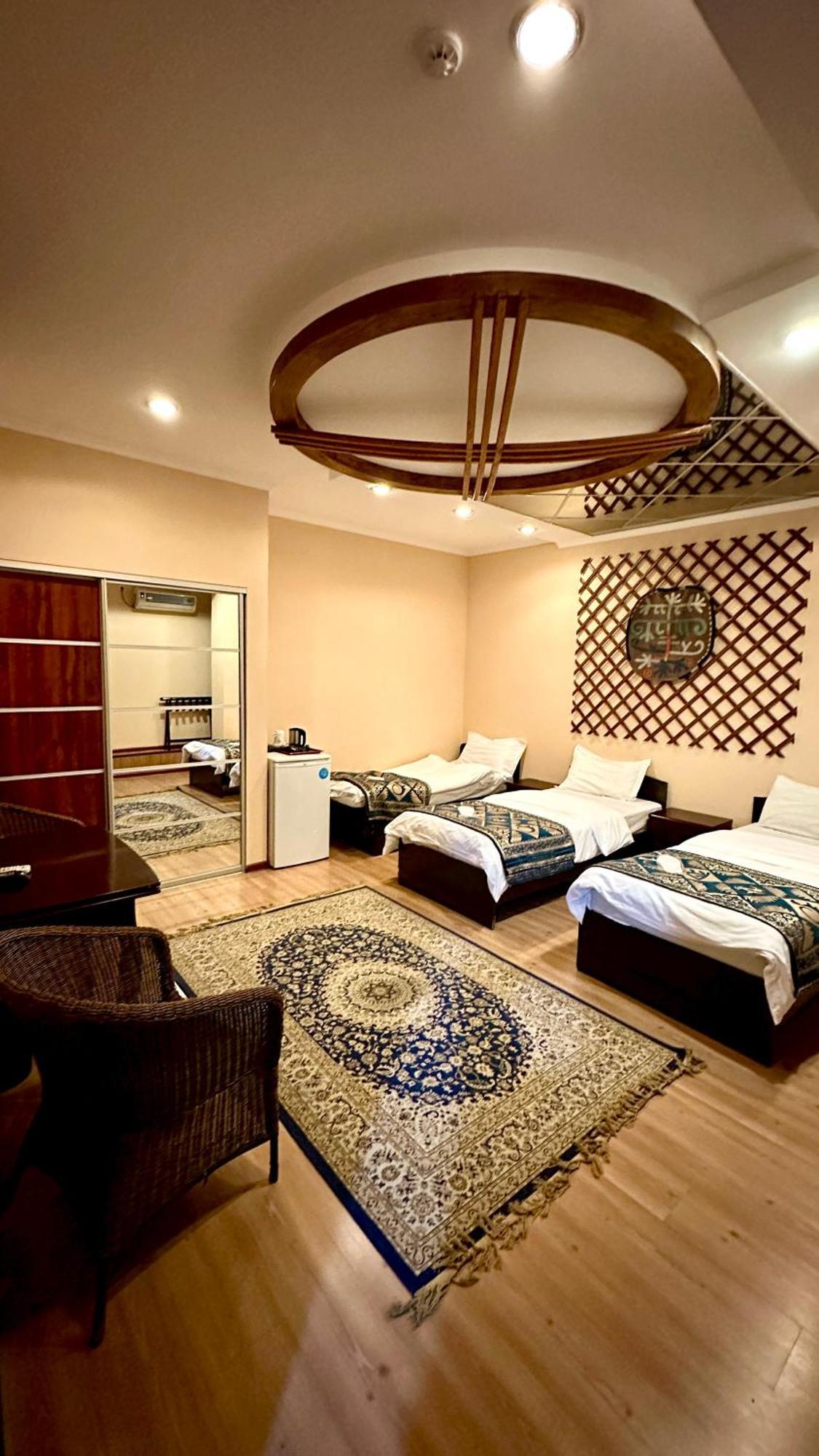 Tian-Shan Hotel บิชเคก ภายนอก รูปภาพ