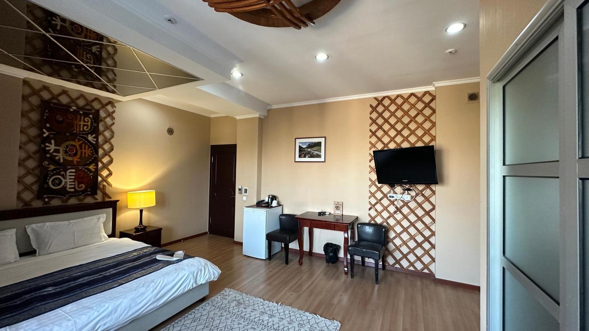 Tian-Shan Hotel บิชเคก ภายนอก รูปภาพ