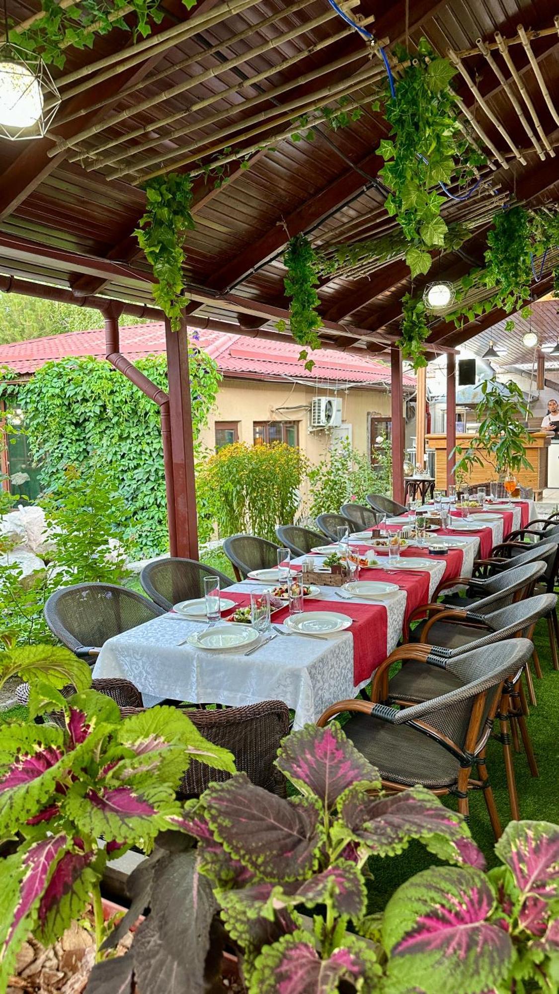 Tian-Shan Hotel บิชเคก ภายนอก รูปภาพ