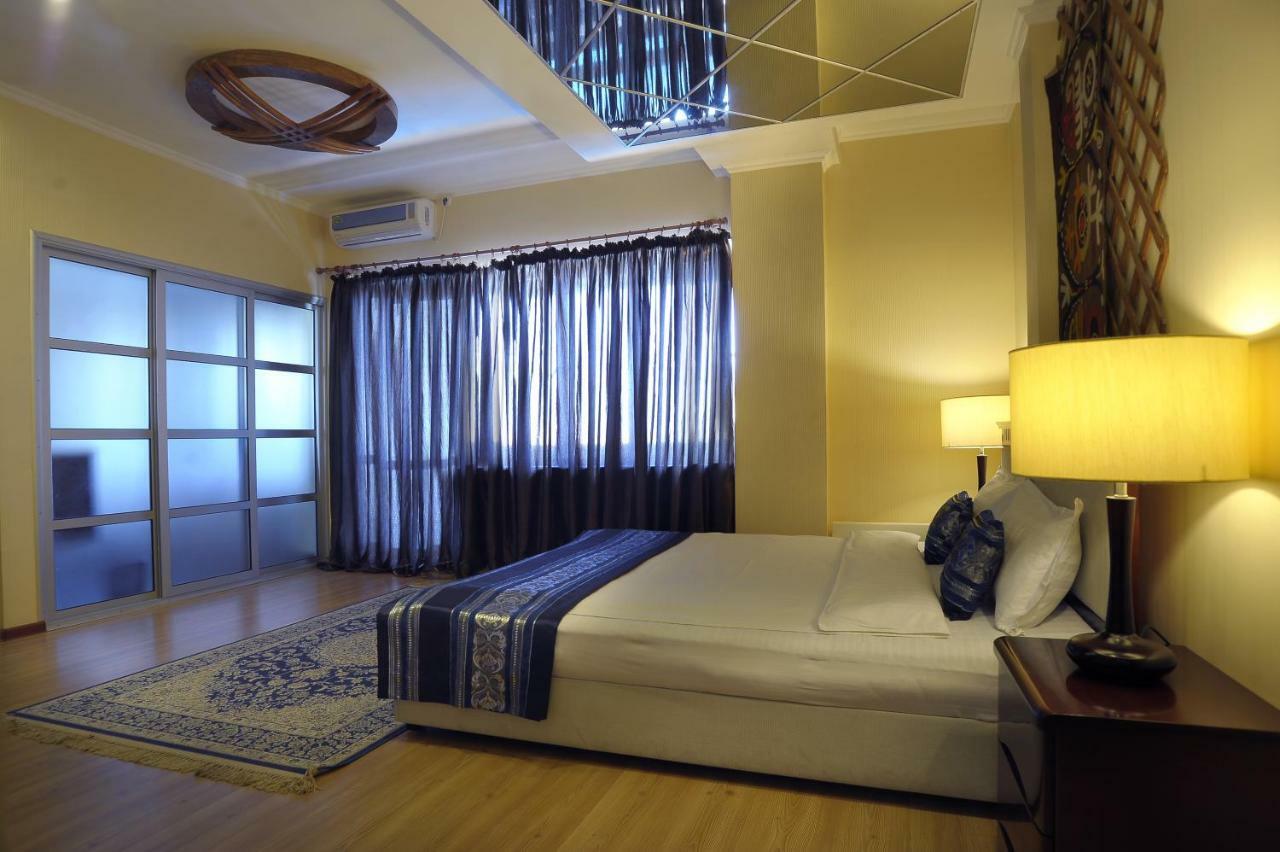 Tian-Shan Hotel บิชเคก ภายนอก รูปภาพ