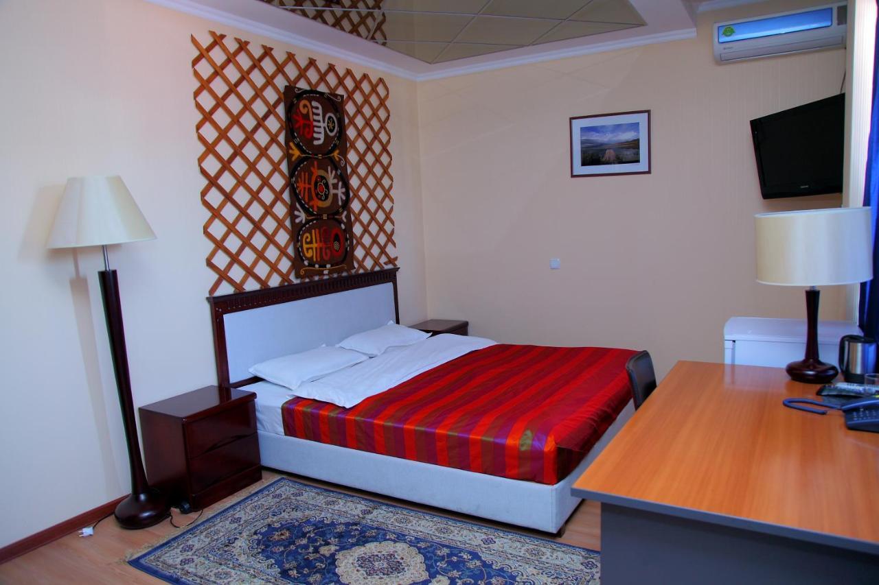 Tian-Shan Hotel บิชเคก ภายนอก รูปภาพ