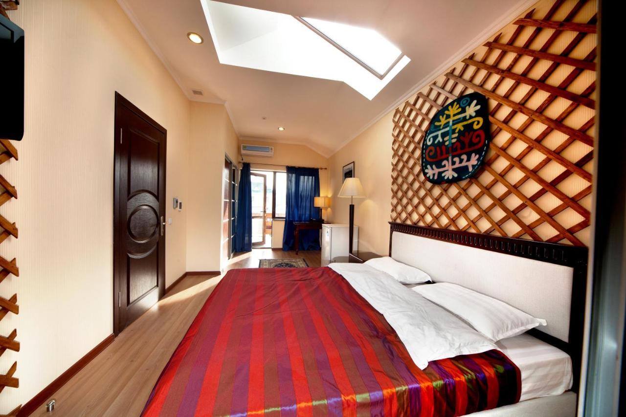 Tian-Shan Hotel บิชเคก ภายนอก รูปภาพ